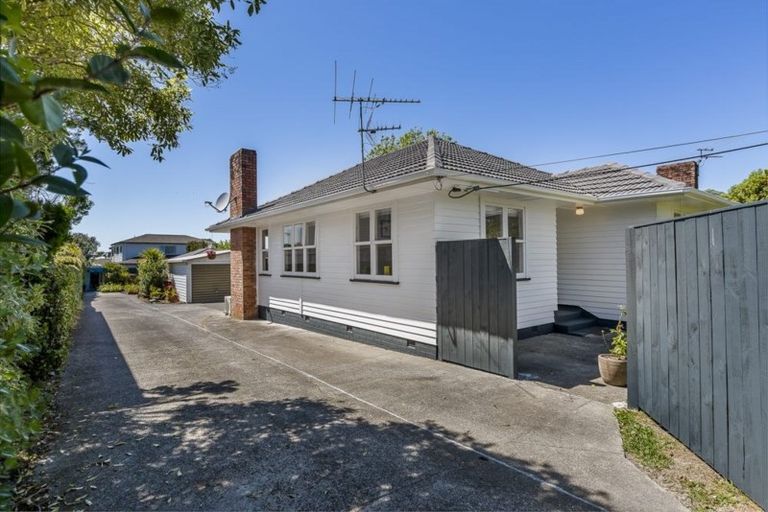 Photo of property in 787 Te Atatu Road, Te Atatu Peninsula, Auckland, 0610