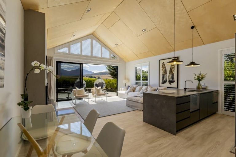 Photo of property in 8 Soudley Court, Jacks Point, Queenstown, 9371