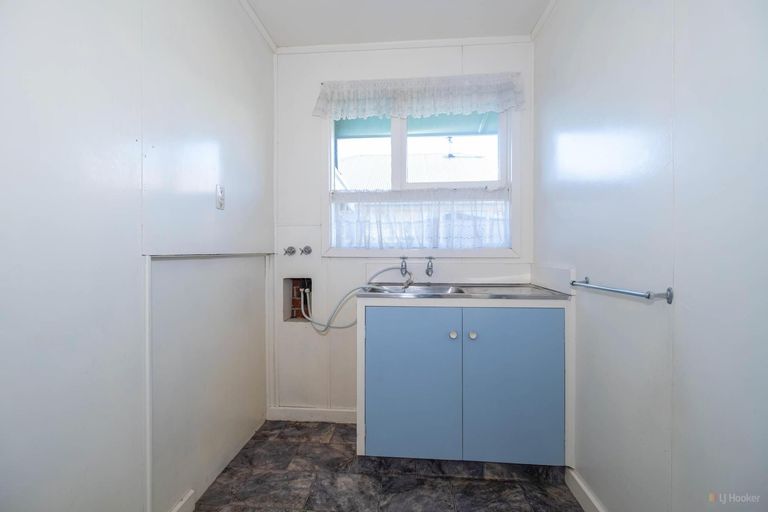 Photo of property in 1 Cashel Street, Waimate, 7924