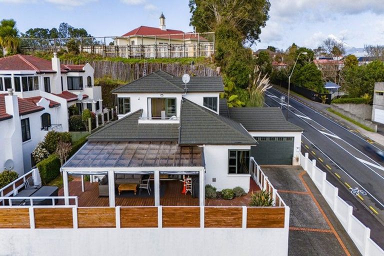 Photo of property in 87 Eliot Street, New Plymouth, 4310
