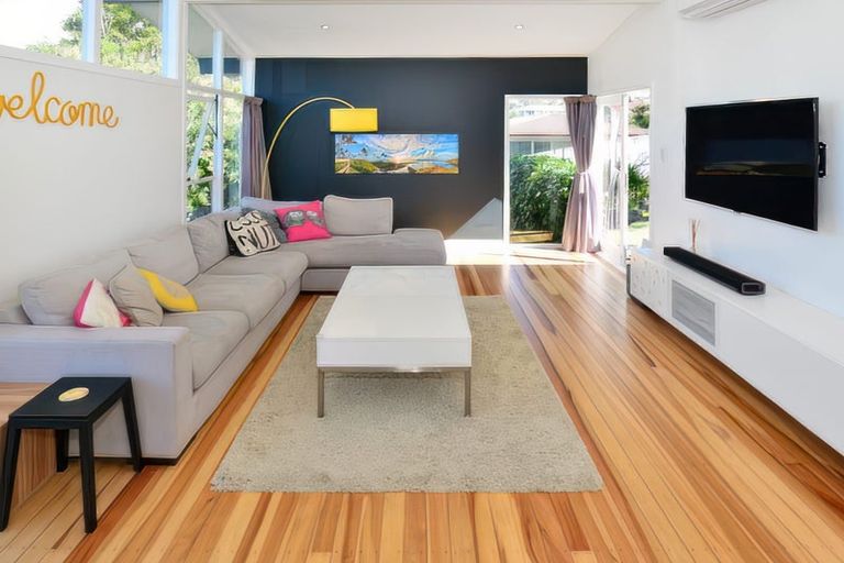 Photo of property in 44 Hogans Road, Glenfield, Auckland, 0629