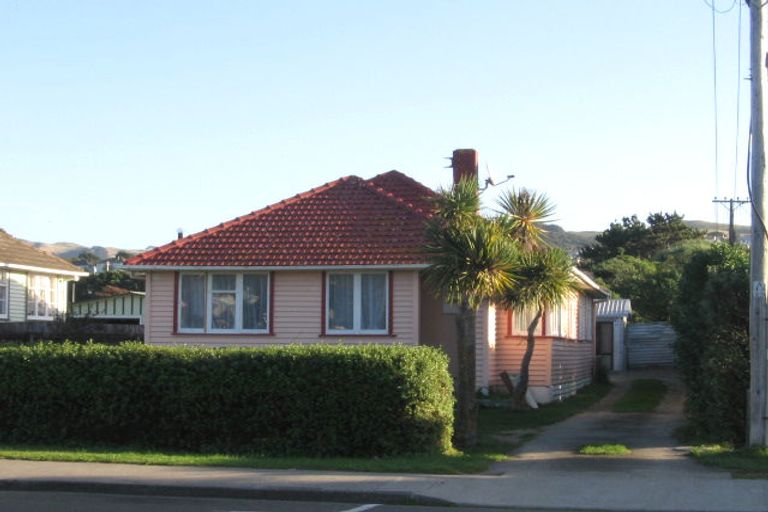 Photo of property in 82 Main Road, Titahi Bay, Porirua, 5022