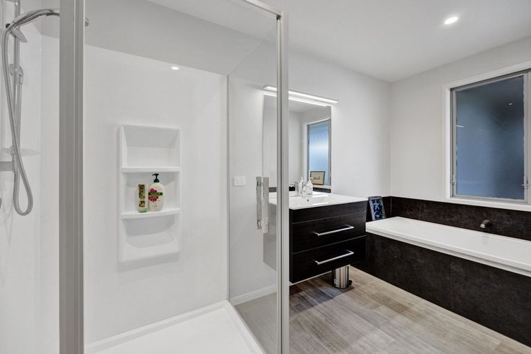 Photo of property in 184b Seaview Road, Westown, New Plymouth, 4310