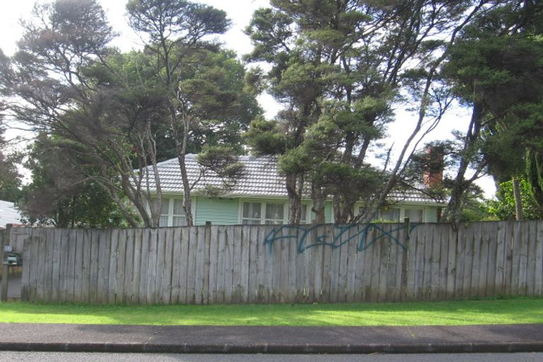 Photo of property in 29 Taipari Road, Te Atatu Peninsula, Auckland, 0610