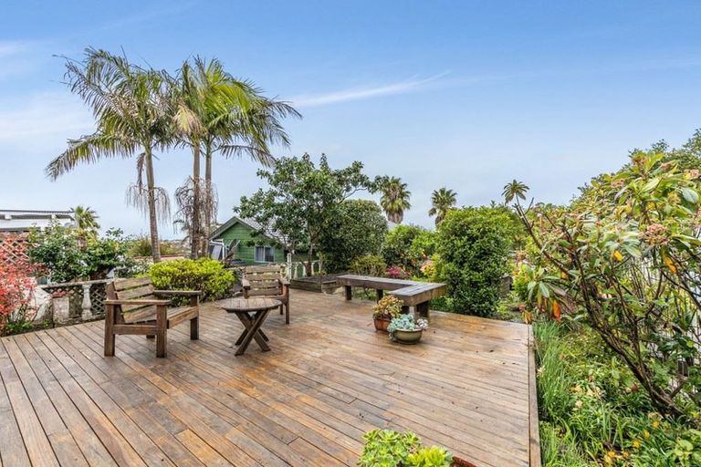 Photo of property in 13 Deep Creek Road, Torbay, Auckland, 0630