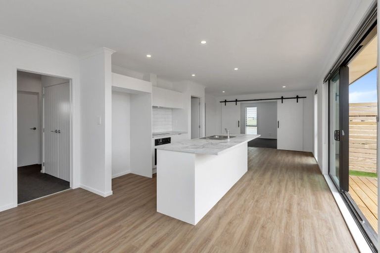 Photo of property in 15 Te Taniwha Road, One Tree Point, 0118