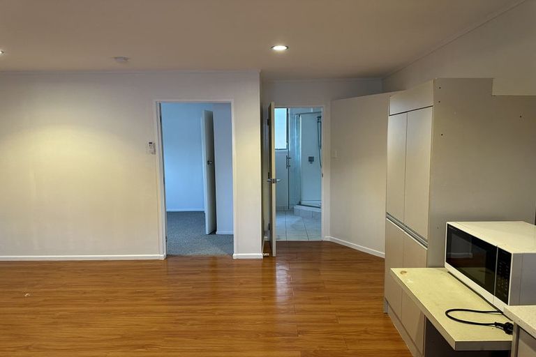 Photo of property in 31 Newington Road, Henderson, Auckland, 0612