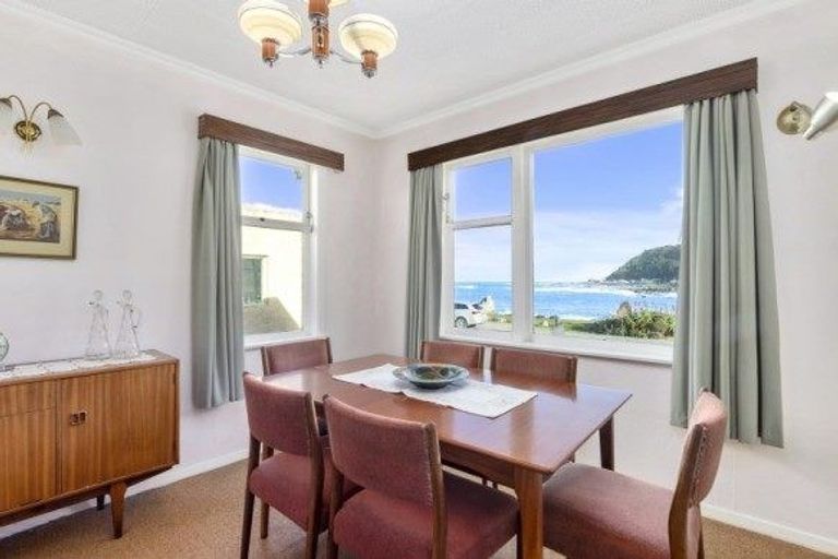 Photo of property in 81 Breaker Bay Road, Breaker Bay, Wellington, 6022