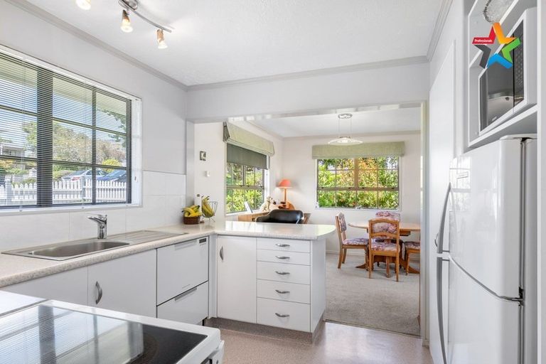 Photo of property in 3a Panorama Grove, Harbour View, Lower Hutt, 5010