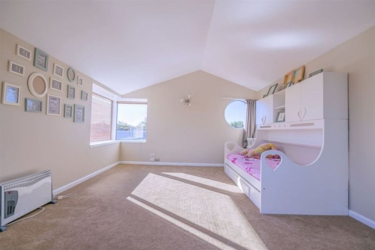 Photo of property in 8 Shirldale Place, Avonhead, Christchurch, 8042