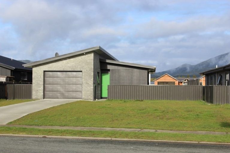 Photo of property in 51 Takitimu Avenue, Te Anau, 9600