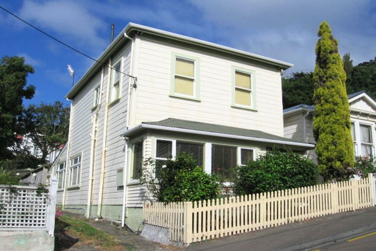 Photo of property in 25 Newman Terrace, Thorndon, Wellington, 6011