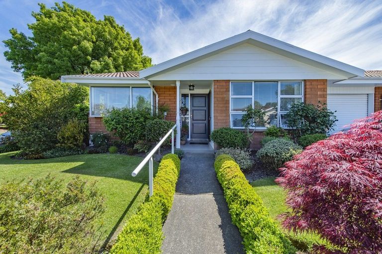 Photo of property in 1a Calbreath Place, Russley, Christchurch, 8042