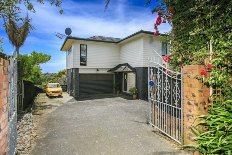 Photo of property in 2/14 Ridge Road, Waiake, Auckland, 0630