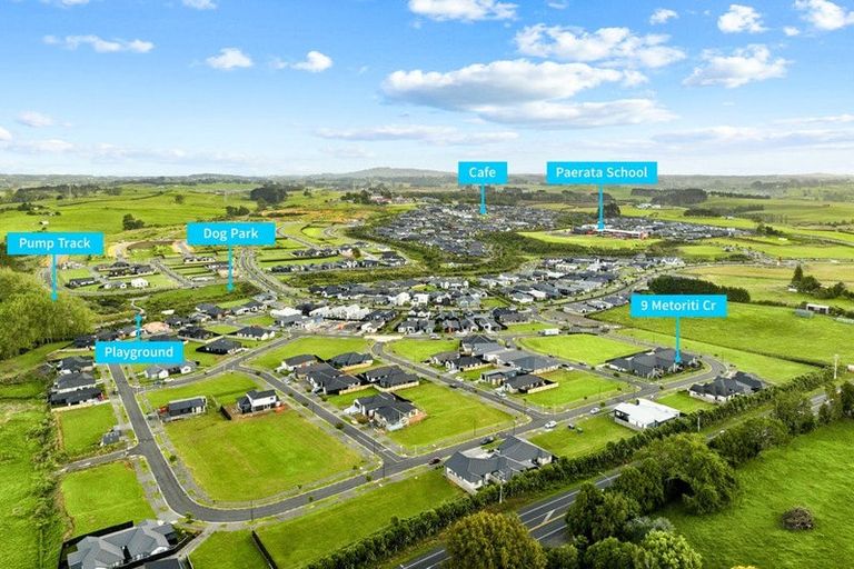 Photo of property in 9 Metoriti Crescent, Karaka, 2124