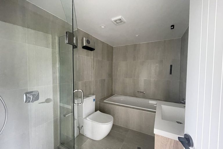 Photo of property in 40d Evelyn Place, Hillcrest, Auckland, 0627