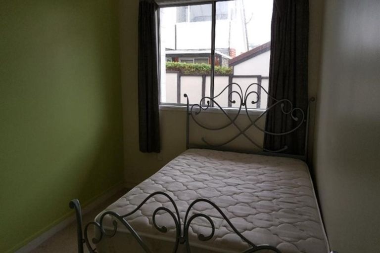 Photo of property in 2/35 Mana Esplanade, Paremata, Porirua, 5026