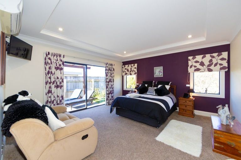 Photo of property in 12 Oak Place, Poraiti, Napier, 4112
