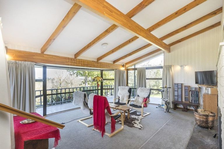 Photo of property in 61 Turitea Road, Fitzherbert, Palmerston North, 4472