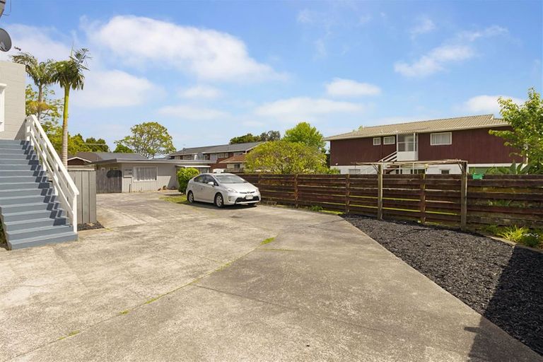 Photo of property in 1/1a Divich Avenue, Te Atatu South, Auckland, 0610