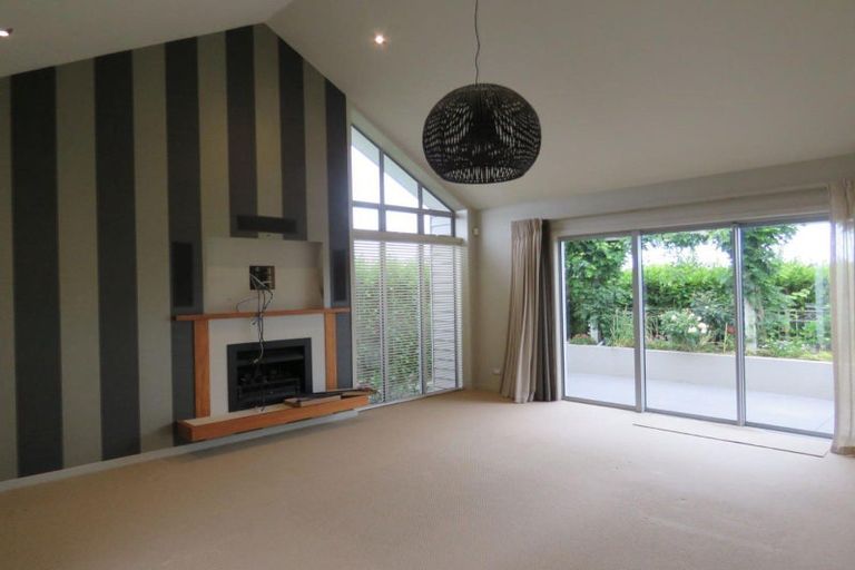 Photo of property in 1 Gleneagles Way, Waiwhakaiho, New Plymouth, 4312