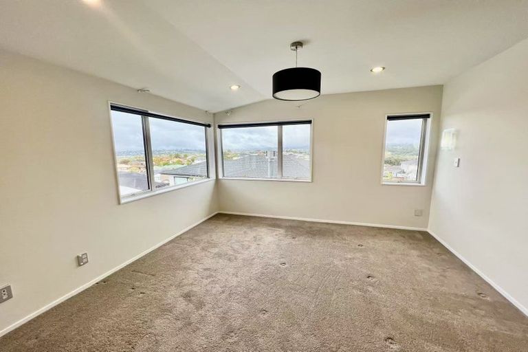Photo of property in 240 Sturges Road, Henderson, Auckland, 0612