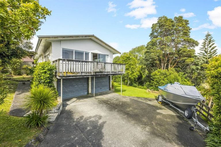 Photo of property in 28 Bert Wilson Place, Cockle Bay, Auckland, 2014