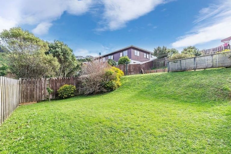 Photo of property in 81 Victory Crescent, Tawa, Wellington, 5028
