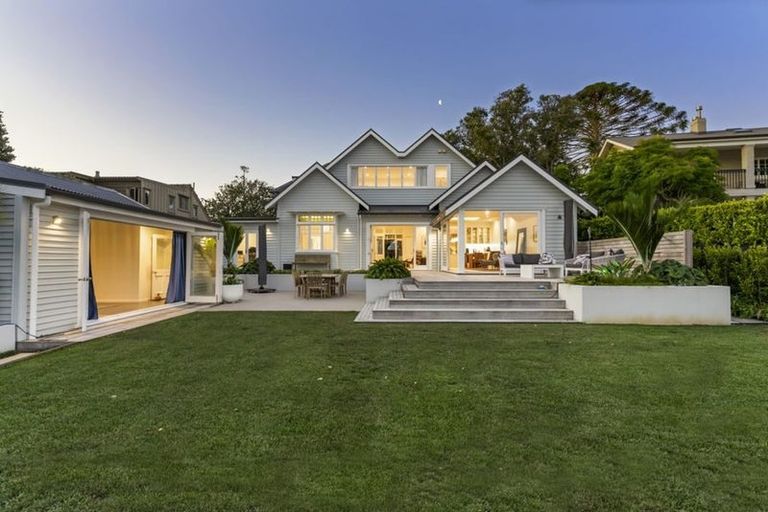 Photo of property in 21 Norwood Road, Bayswater, Auckland, 0622