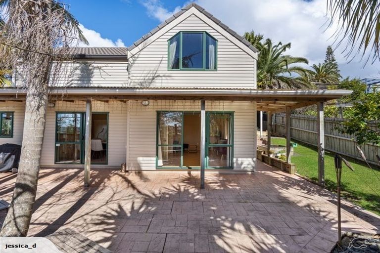 Photo of property in 2/62 Target Road, Totara Vale, Auckland, 0629