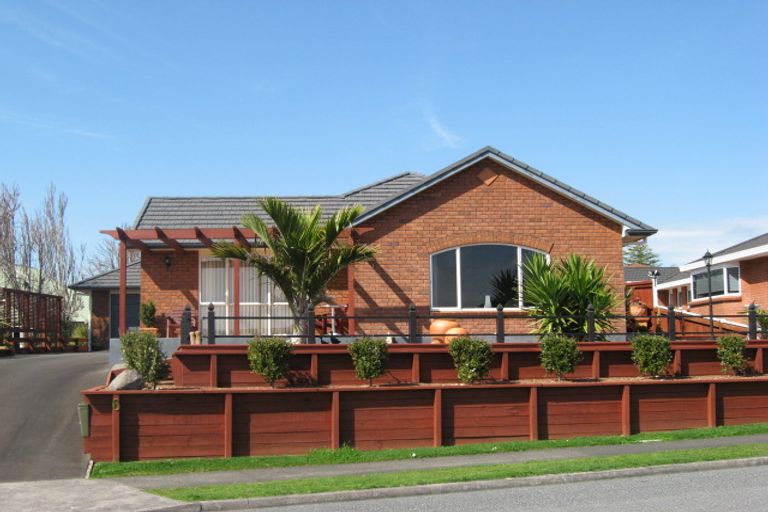 Photo of property in 6 Frank Frethey Place, Highlands Park, New Plymouth, 4312