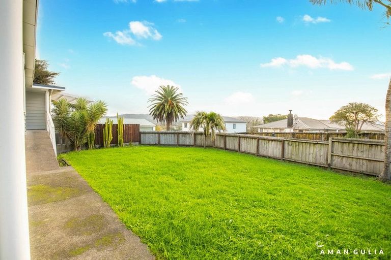 Photo of property in 129 Sunnyside Road, Sunnyvale, Auckland, 0612