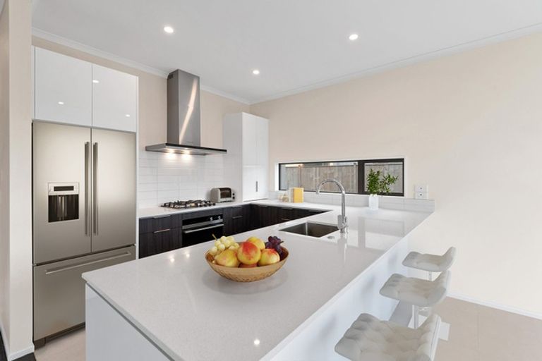 Photo of property in 12 Kuparu Lane, Red Beach, 0932