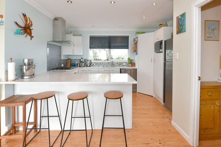 Photo of property in 135 Stanmore Bay Road, Stanmore Bay, Whangaparaoa, 0932