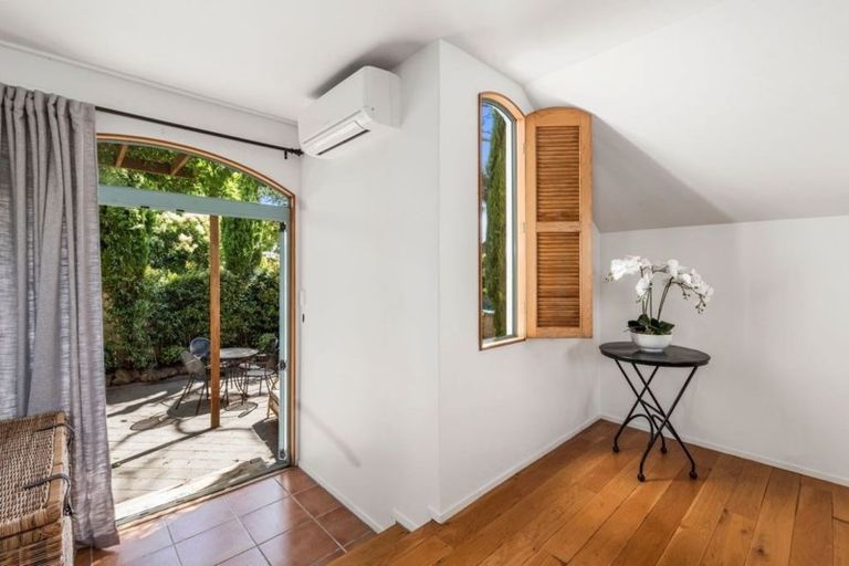 Photo of property in 1/2 Milton Road, Northcote Point, Auckland, 0627