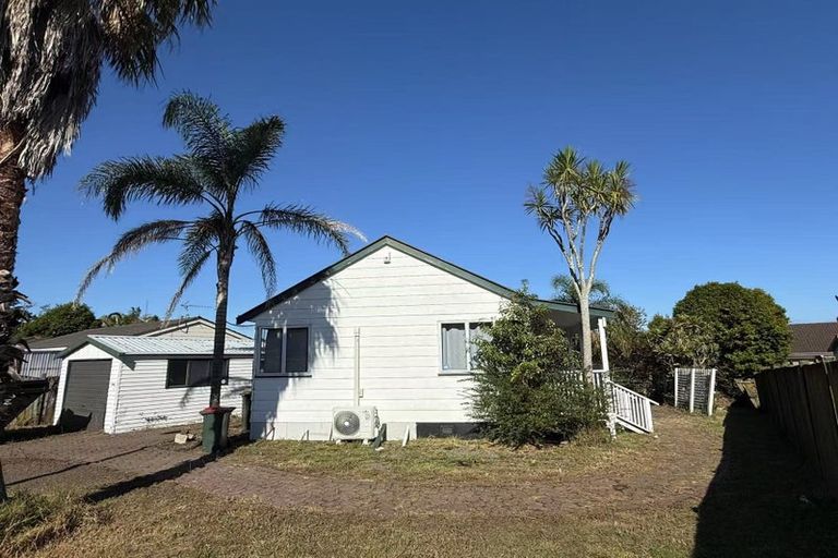 Photo of property in 129 Aviemore Drive, Highland Park, Auckland, 2010