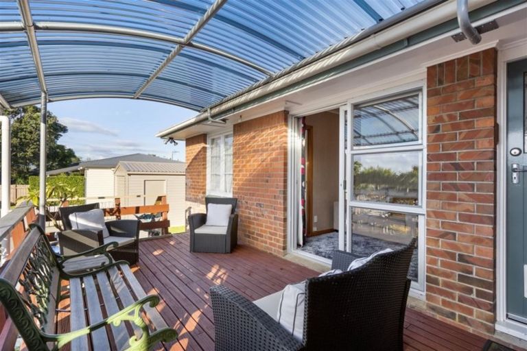 Photo of property in 20 Ward Crescent, Te Atatu Peninsula, Auckland, 0610