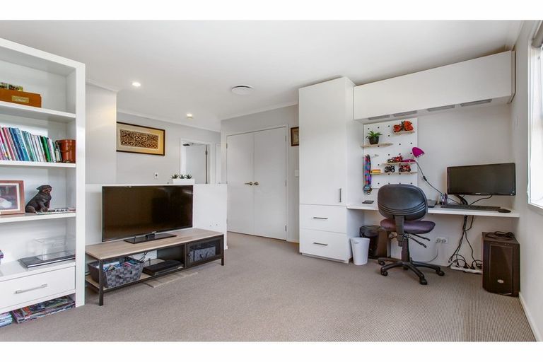 Photo of property in 128 Maire Road, Orewa, 0931