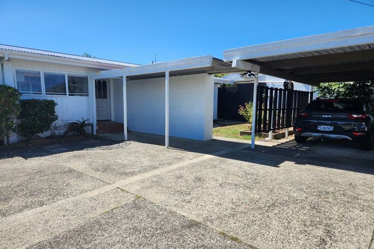 Photo of property in 1/38 William Souter Street, Forrest Hill, Auckland, 0620