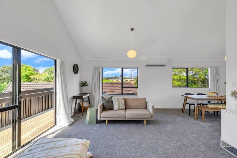 Photo of property in 2/105 Moa Road, Point Chevalier, Auckland, 1022