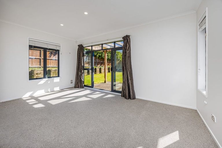 Photo of property in 6 Malbec Place, Huapai, Kumeu, 0810