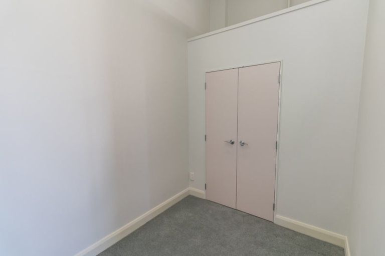 Photo of property in Stadium Garden Flats, 210/107 Thorndon Quay, Pipitea, Wellington, 6011