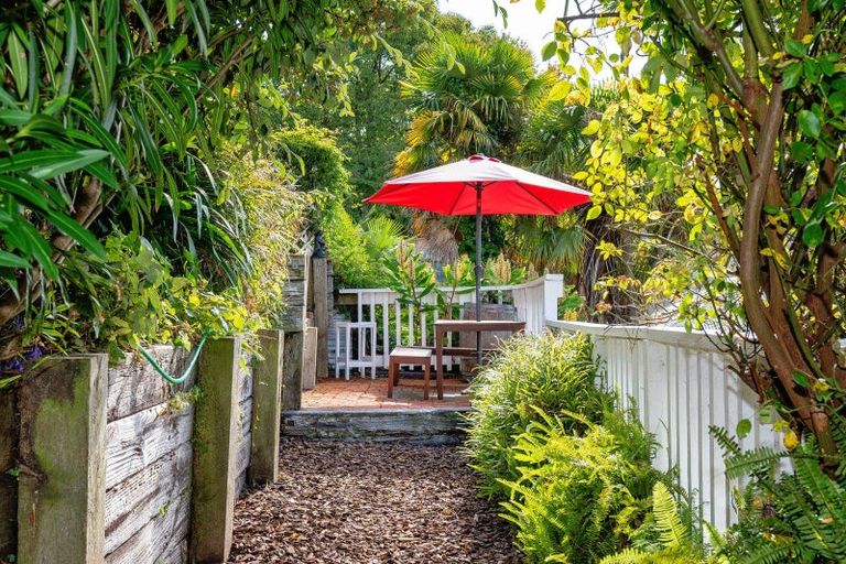 Photo of property in 6 Cameron Road, Bluff Hill, Napier, 4110