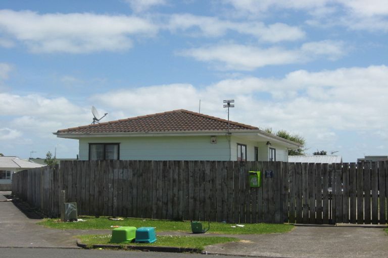 Photo of property in 43 Dungarvon Place, Clendon Park, Auckland, 2103