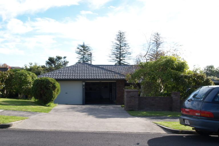 Photo of property in 13 Fieldstone Court, Northpark, Auckland, 2013
