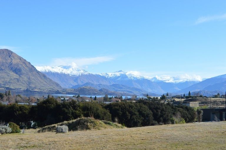 Photo of property in 5 Karearea Rise, Wanaka, 9305