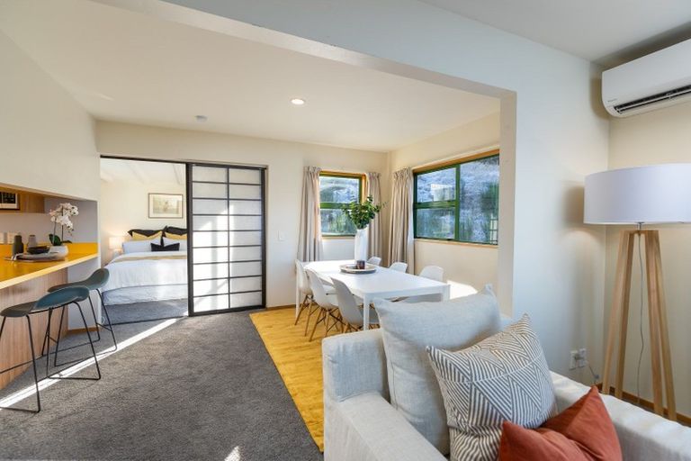 Photo of property in 117a Wynyard Crescent, Fernhill, Queenstown, 9300