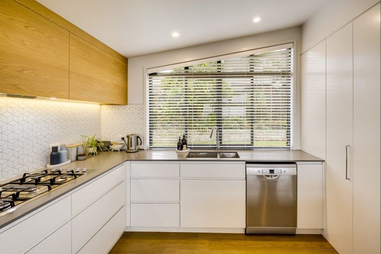 Photo of property in 13 Havelock Road, Hospital Hill, Napier, 4110