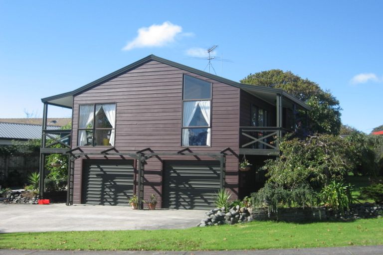 Photo of property in 5 Lochend Place, Highland Park, Auckland, 2010