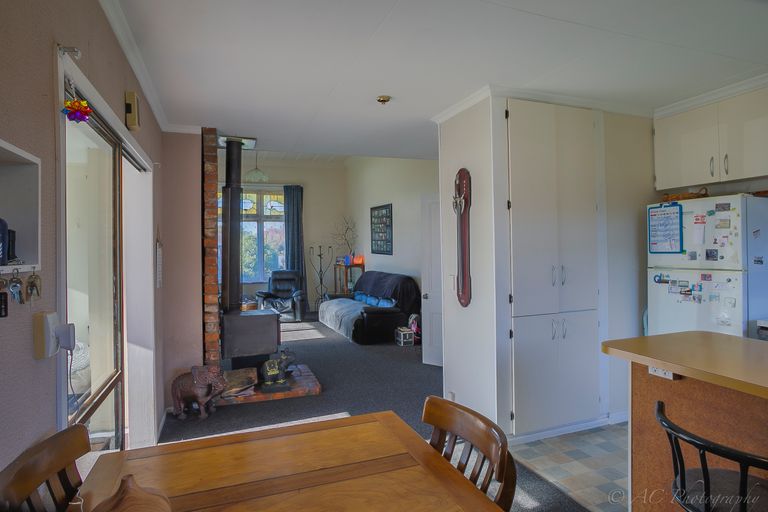 Photo of property in 5 Main Road, Pleasant Point, 7903